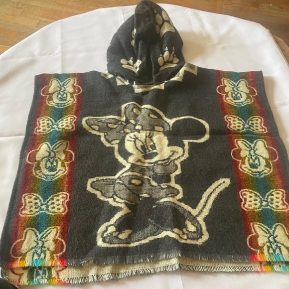 Girls Minnie Mouse Alpaca hooded Poncho size 5/6 - Picture 2 of 2